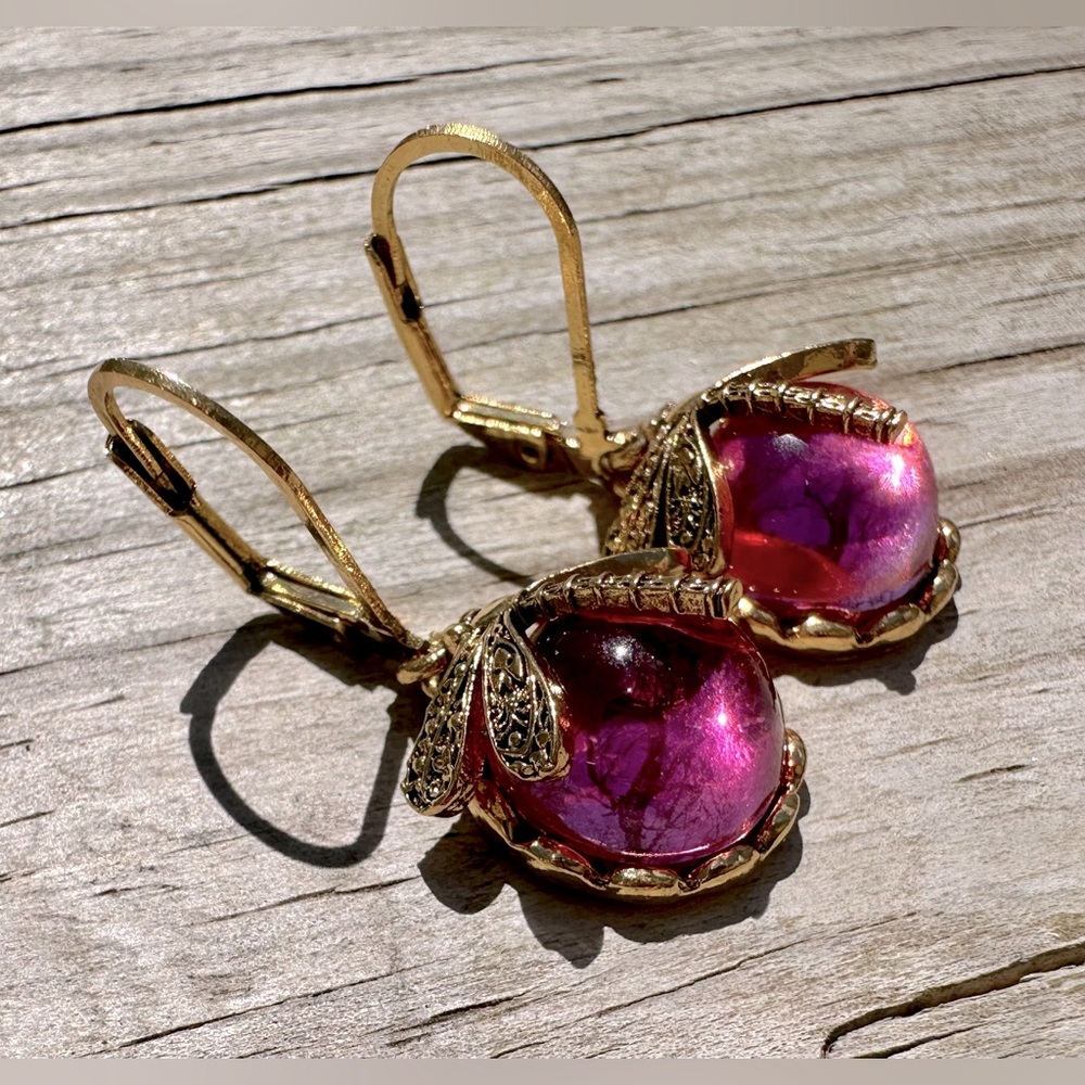 NWT - Antique Gold Tone Dragonfly Earrings PINK Glass Cabochon Dangles